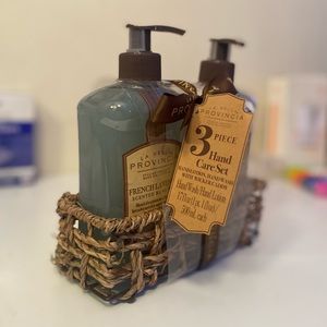 La Bella Provincia: French Lavender Scented Hand Wash & Hand Lotion.